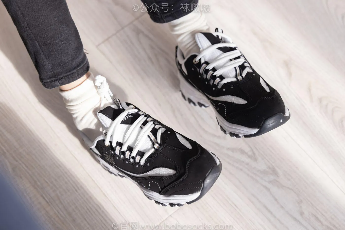 [BoBoSocks袜啵啵]NO.055 稚予-斯凯奇运动鞋、白棉袜、黑棉袜 [139P]插图5